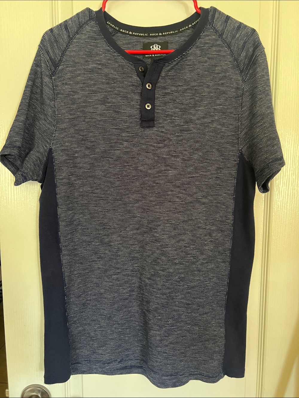 Rock and Republic men’s t shirt